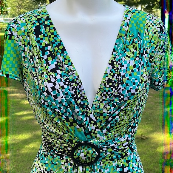 Sandra Darren adorable wrap-style dress 16 - Picture 2 of 12